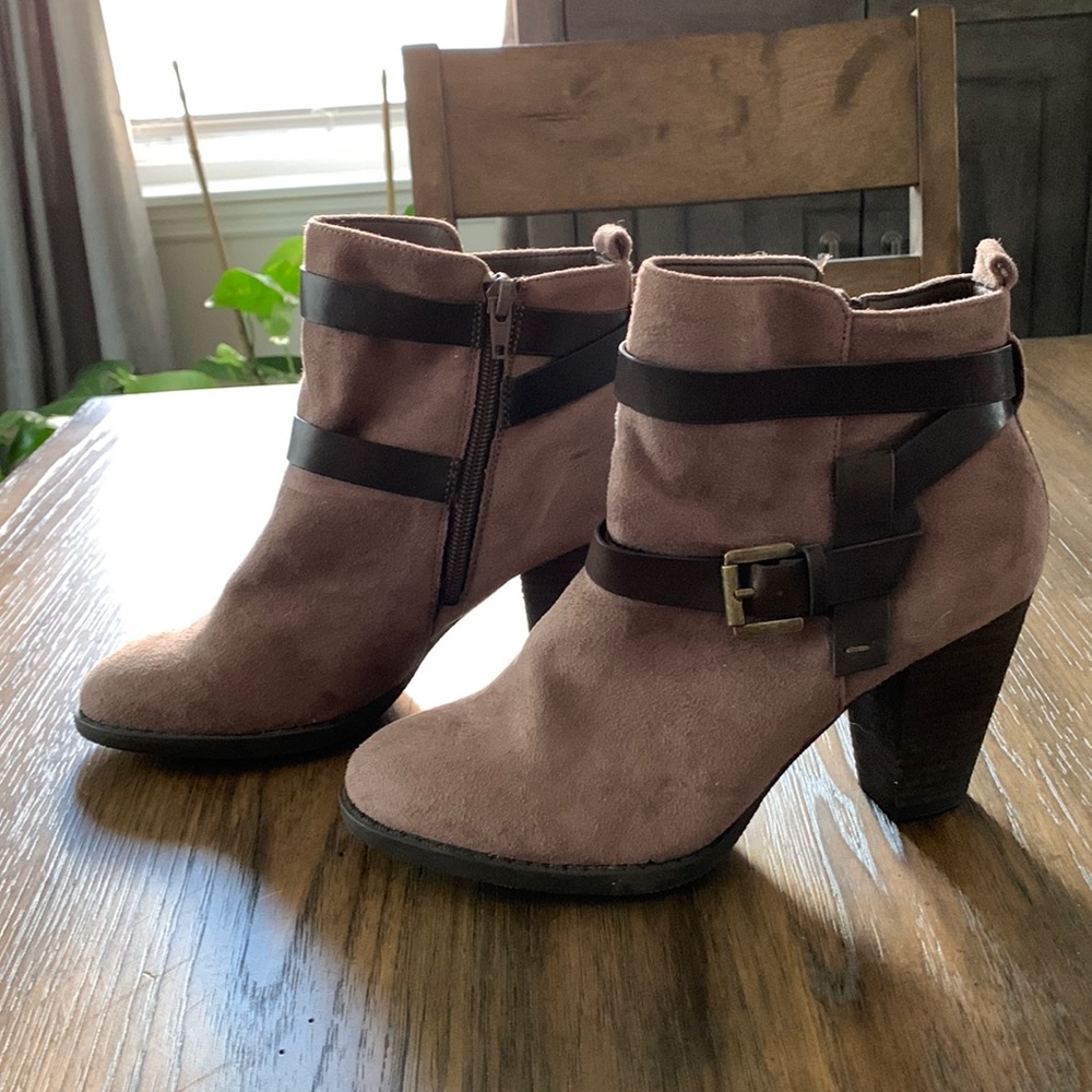 NWOT Faux suede booties